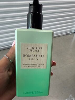 NEW Victoria's Secret Bombshell Escape Lotion - 8.4 oz